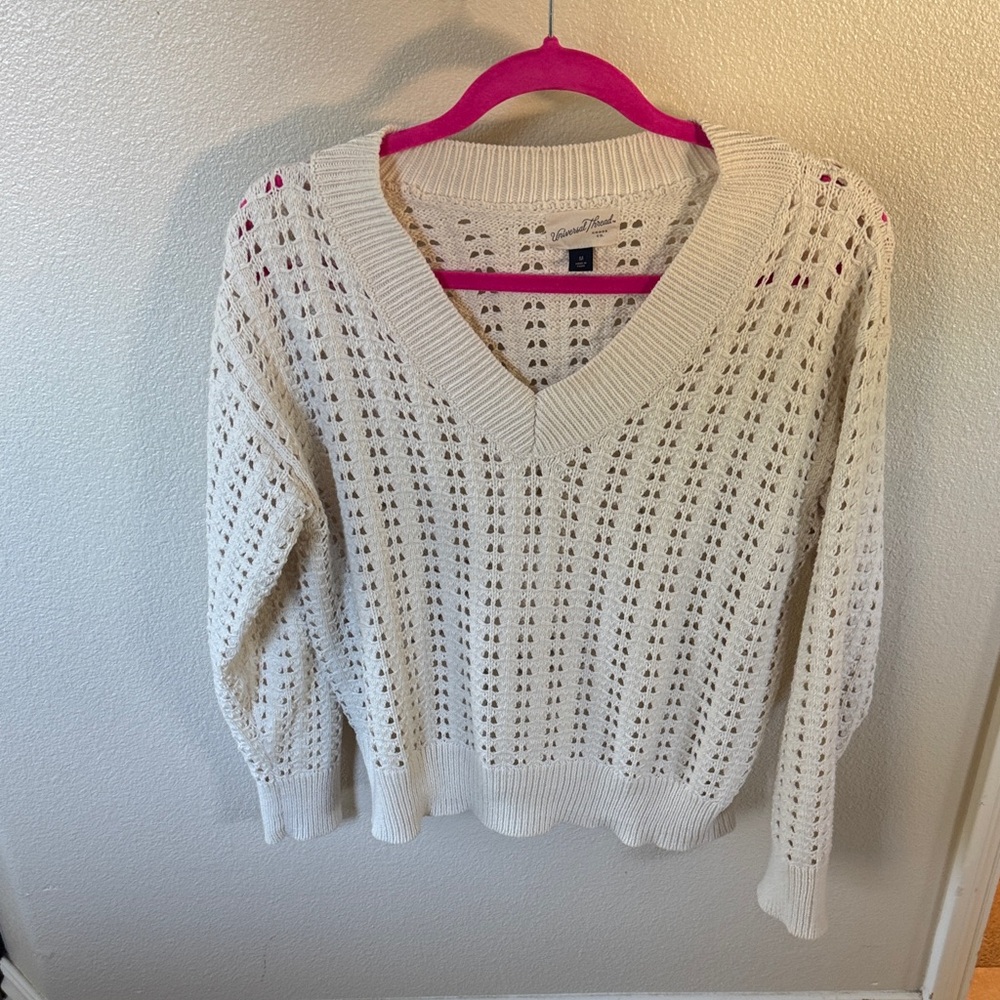 Croft & Barrow Cream V-Neck Sweater